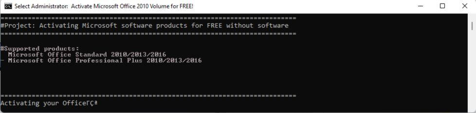 Đoạn mã kích hoạt đang chạy trong Command Prompt