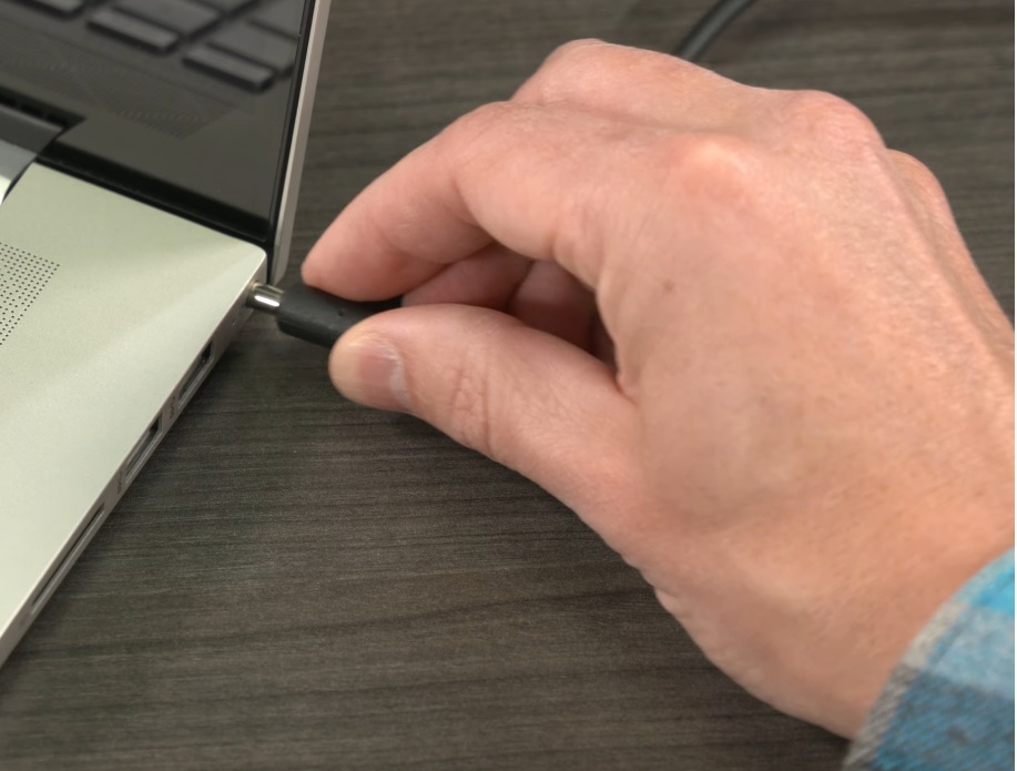 Turning on the laptop with just AC power connected